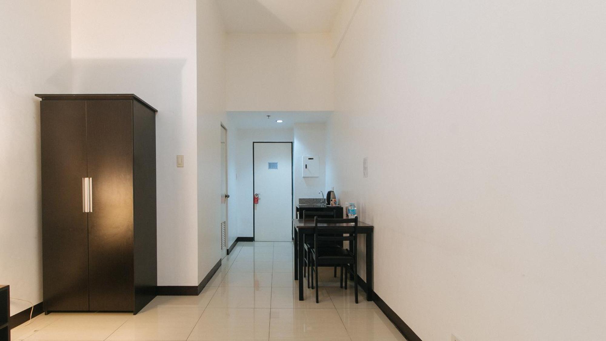 Reddoorz Plus At Banawe Quezon City Exterior photo