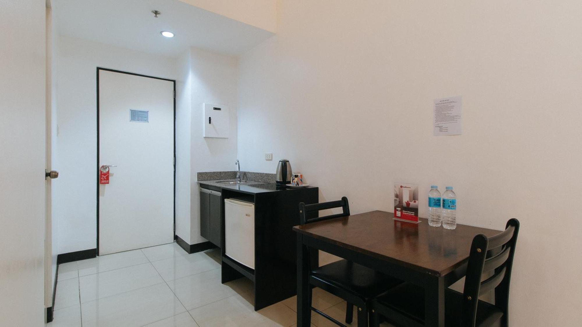 Reddoorz Plus At Banawe Quezon City Exterior photo